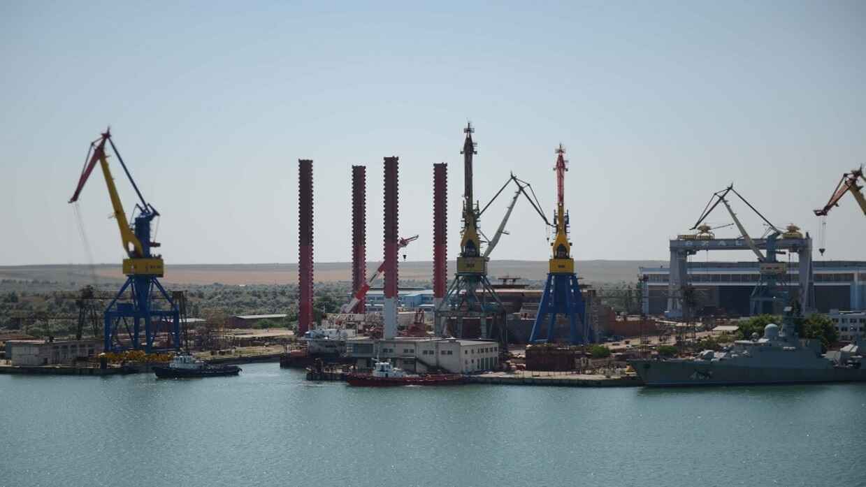 كان ينتج مسيّرات بحرية.. روسيا تقصف مصنع بناء السفن في زابوروجيه