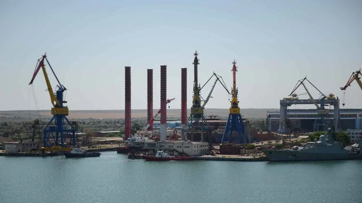 كان ينتج مسيّرات بحرية.. روسيا تقصف مصنع بناء السفن في زابوروجيه