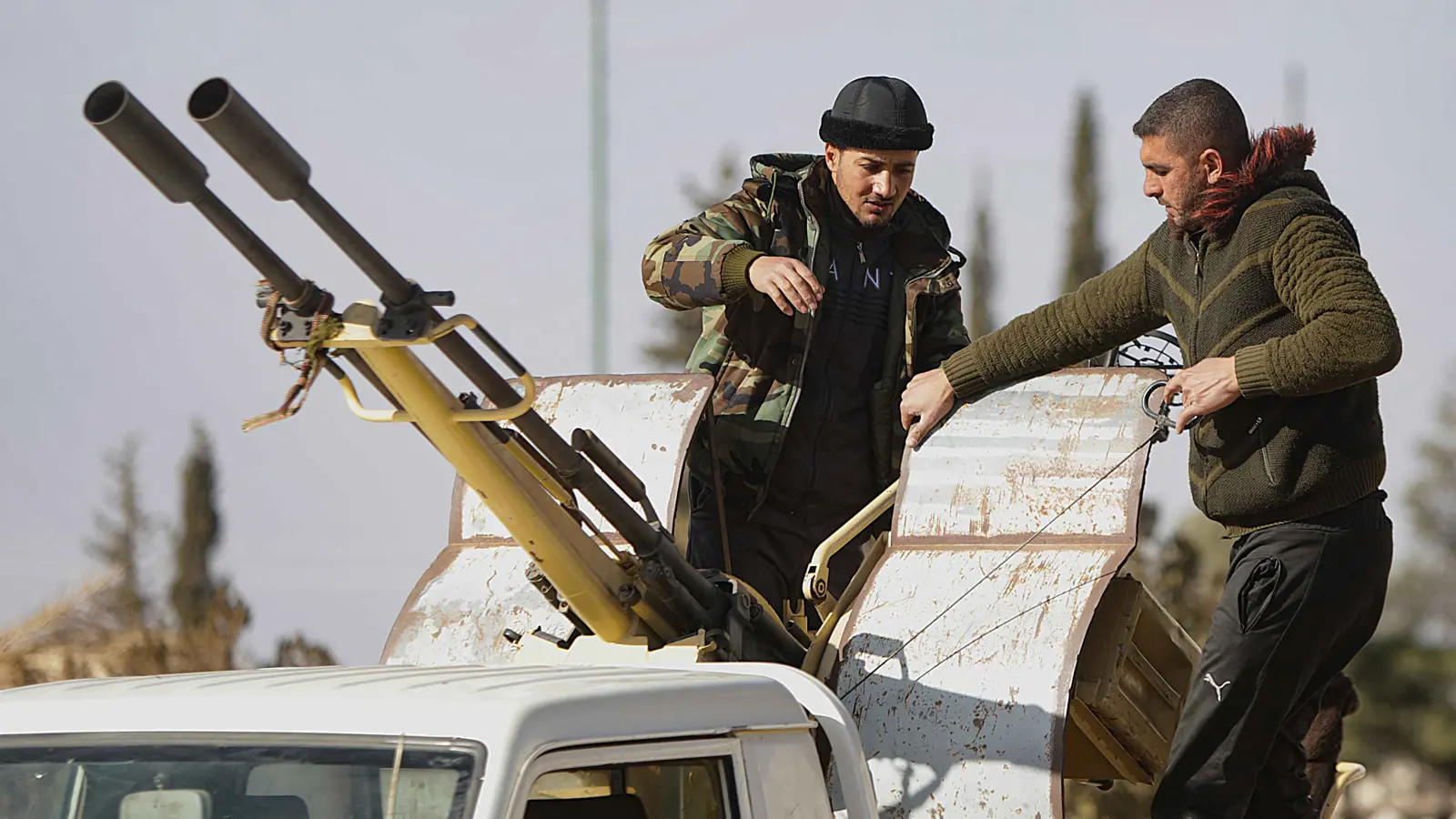 خاص- شروط الأقليات تعيق دمج الفصائل بالجيش السوري