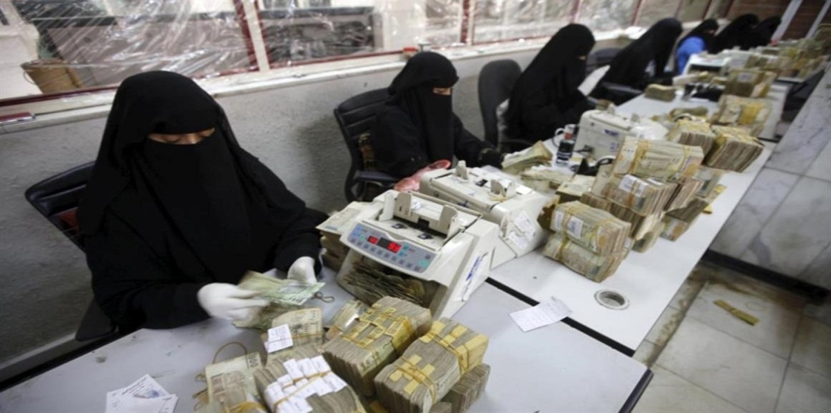 حكومة بن دغر  تجتمع لإنقاذ الريال اليمني