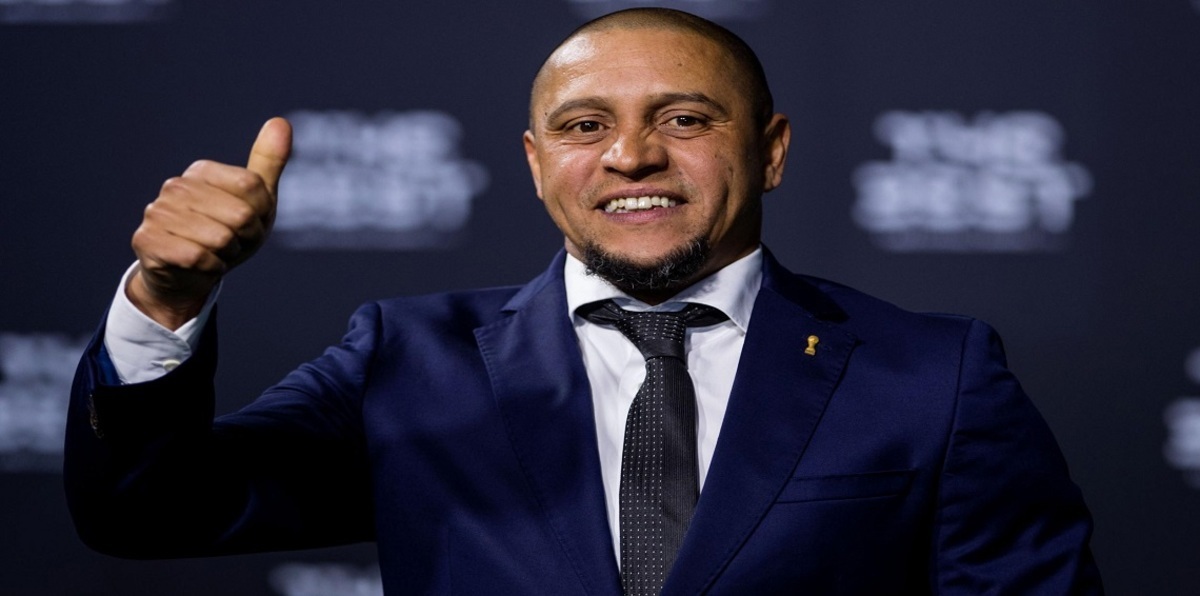 موقف محرج خلال تقديم روبيرتو كارلوس بحفل هيئة الرياضة السعودية (فيديو)‎