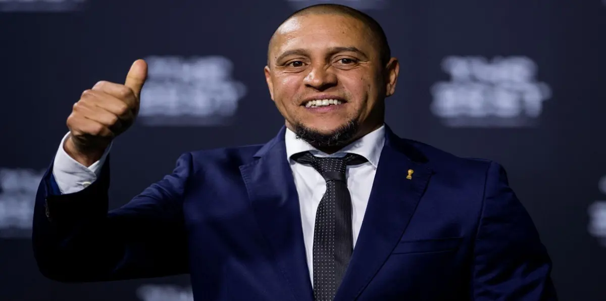 موقف محرج خلال تقديم روبيرتو كارلوس بحفل هيئة الرياضة السعودية (فيديو)‎