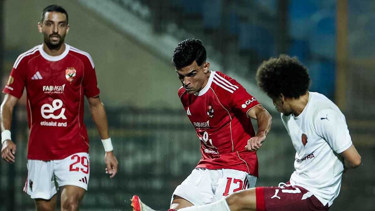 هدف لم يحتسب.. سيد عبد الحفيظ يشن هجوما على حكم مباراة الأهلي وسيراميكا (فيديو)