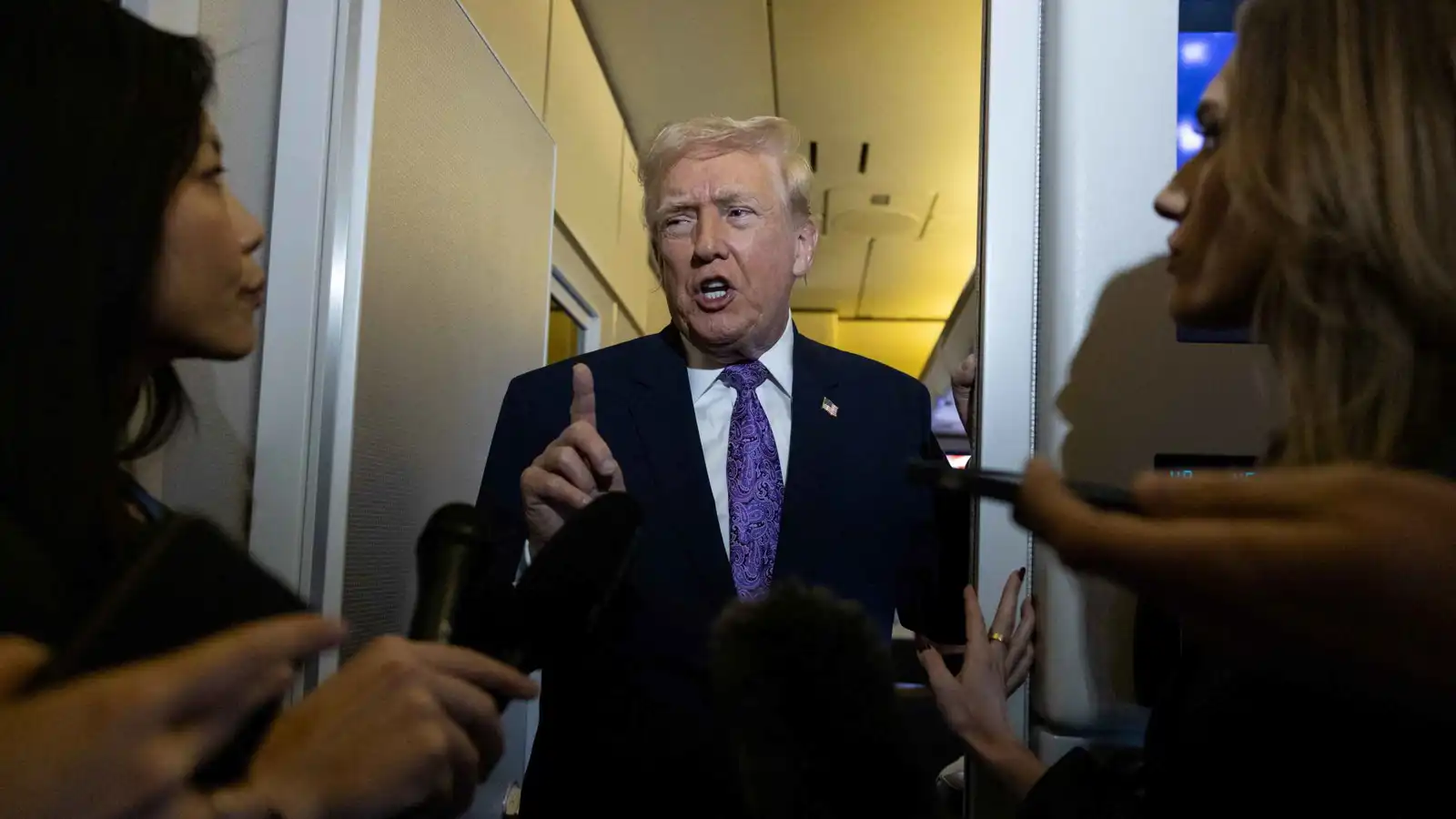 هدد بسحب الجنسية.. ترامب يمنع اللجوء من عدة دول لفترة طويلة (فيديو)