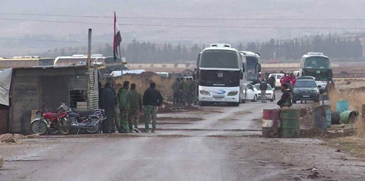 مقاتلون من المعارضة يستعدون لمغادرة درعا إلى الشمال السوري