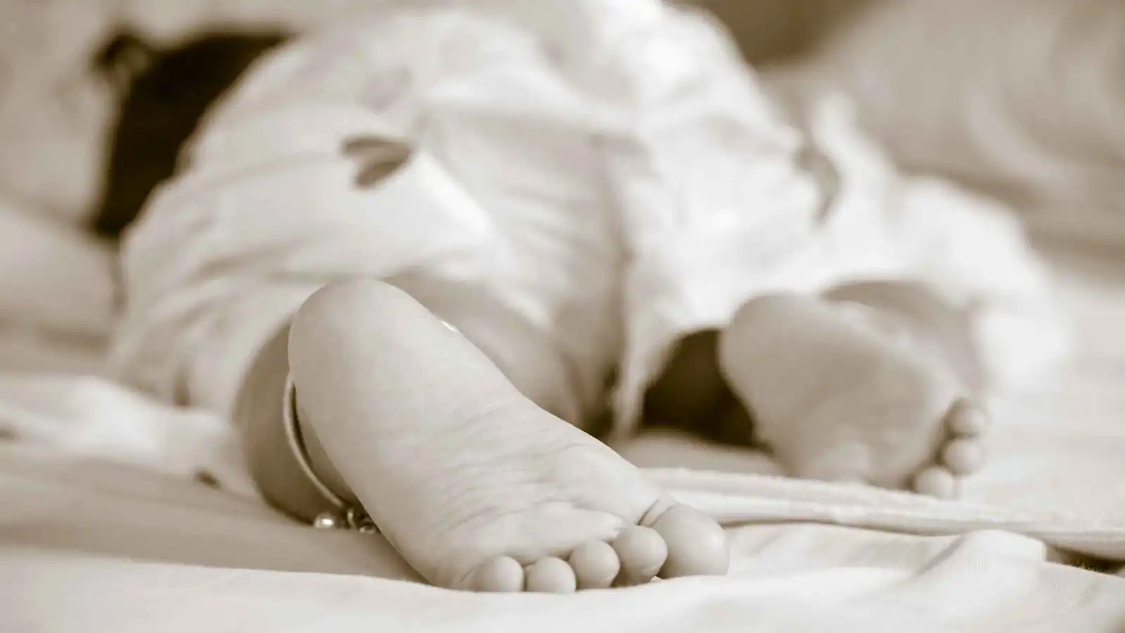 بعد 45 عامًا.. الحمض النووي يكشف جريمة أم قتلت رضيعتها