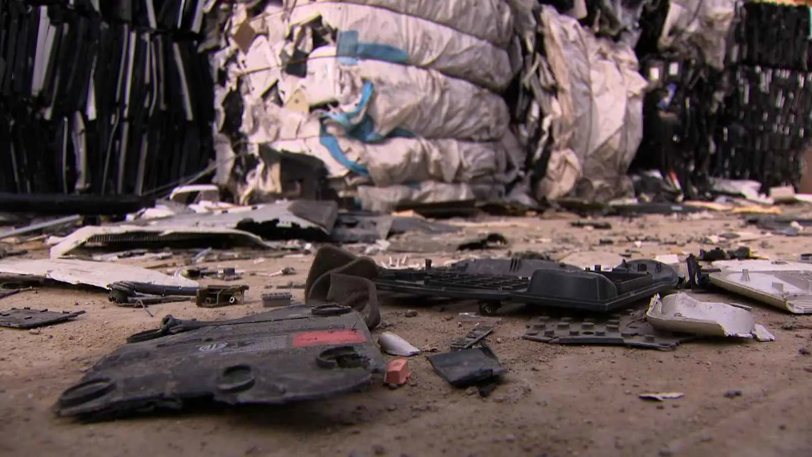 تايلاند تصادر 200 طن نفايات إلكترونية مهرّبة من أمريكا