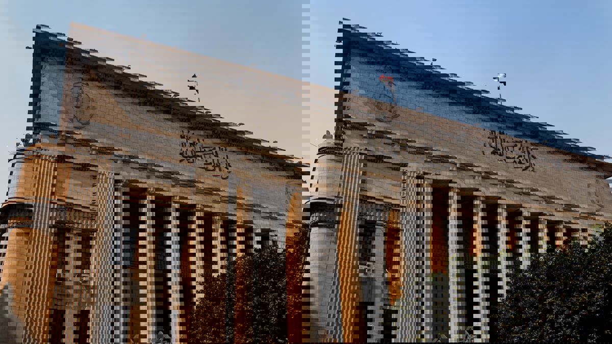 السجن لموظف نيابة عامة و37 آخرين في "تزوير بيانات قضايا"