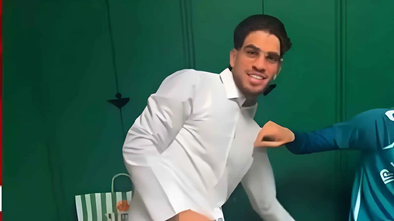 عبد الصمد الزلزولي يظهر بالجلباب في ريال بيتيس (فيديو)