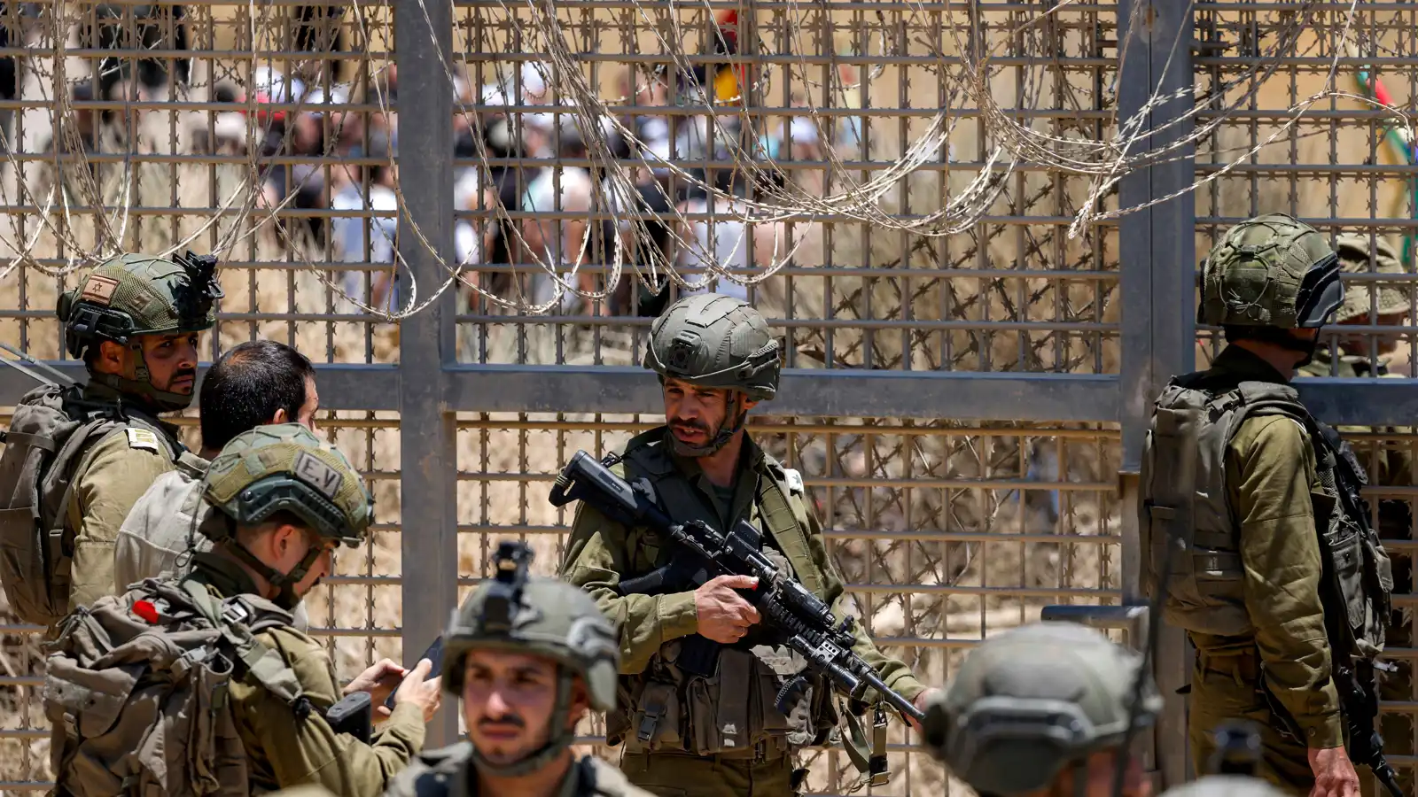 عمليات كوماندوز وغارات.. ما وراء رسائل إسرائيل "الصاروخية" في جنوب سوريا؟