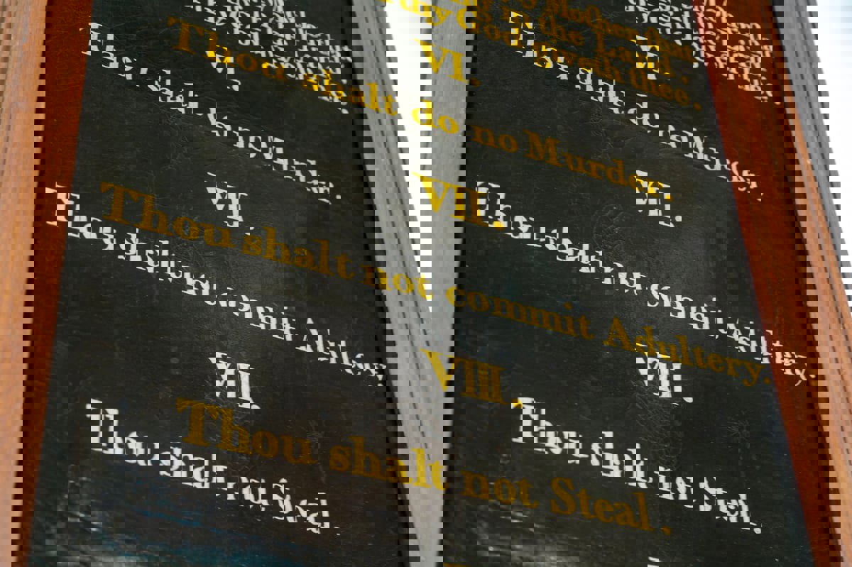 الأول من نوعه.. فرض عرض "الوصايا العشر" في مدارس أمريكية