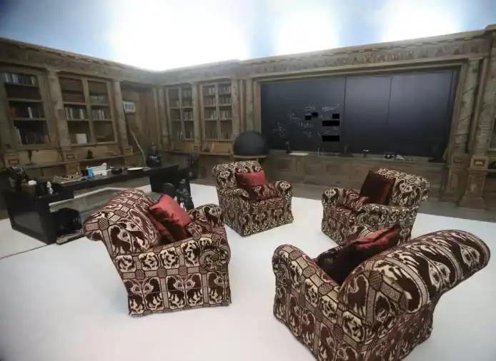 من داخل منزل إبستين في الجزيرة