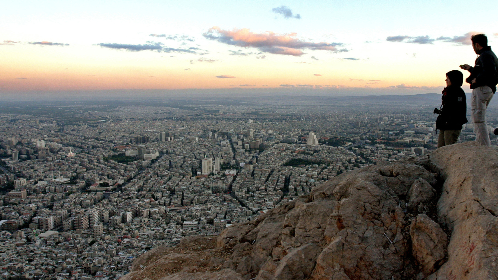 "لا مكان آمناً في سوريا".. ماذا وراء التحذير الأمريكي؟