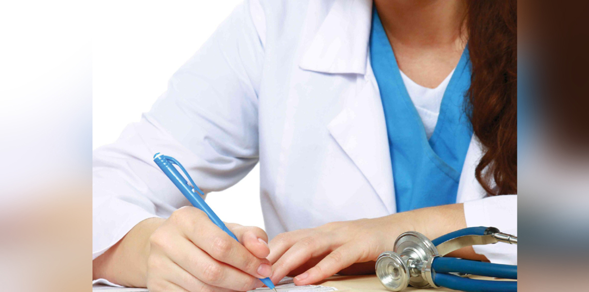 السعودية.. سيدة تنتحل صفة طبيبة وتمارس المهنة بالسر