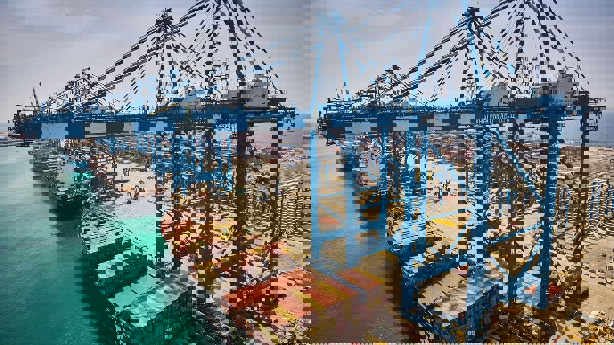 رويترز: موانئ أبوظبي تحصل على استثمار من "آي اتش سي" قبيل الإدراج