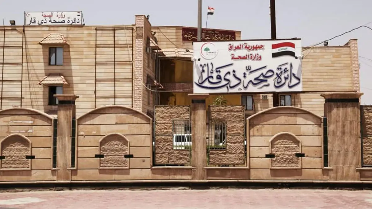 متظاهرون عراقيون يقتحمون مكتب مسؤول ويجبروه على الاستقالة (فيديو)