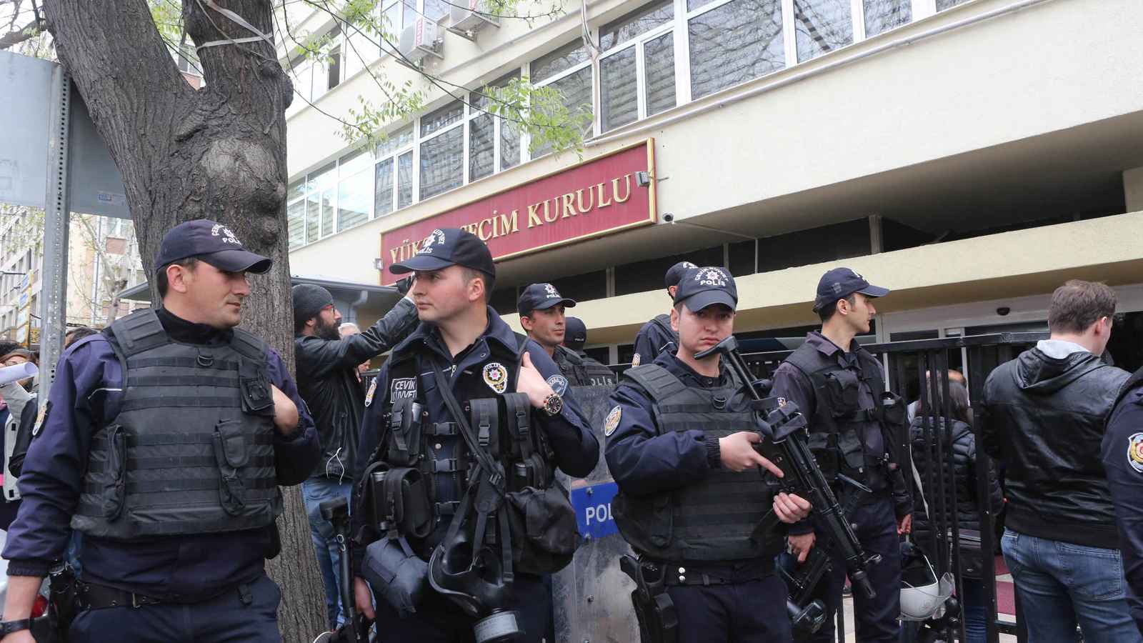 3 قتلى بهجوم مسلح على متجر في تركيا (فيديو)