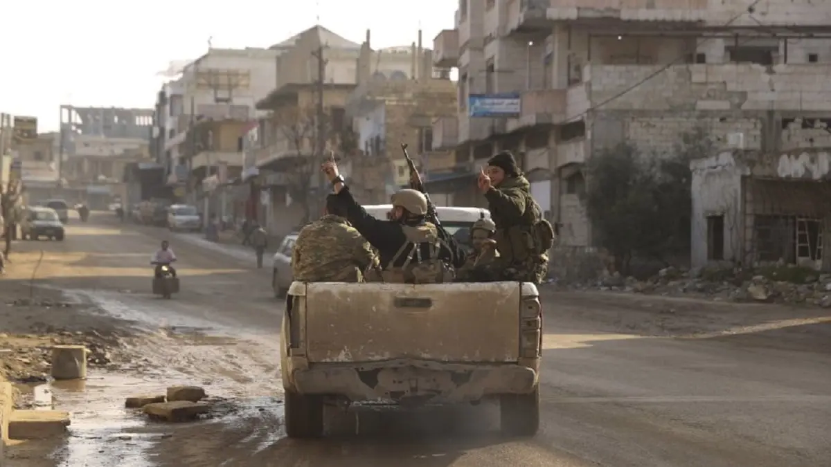 فصائل موالية لتركيا تعزز قواتها في ريف حلب وأنقرة تنقل مسلحي عفرين إلى ليبيا