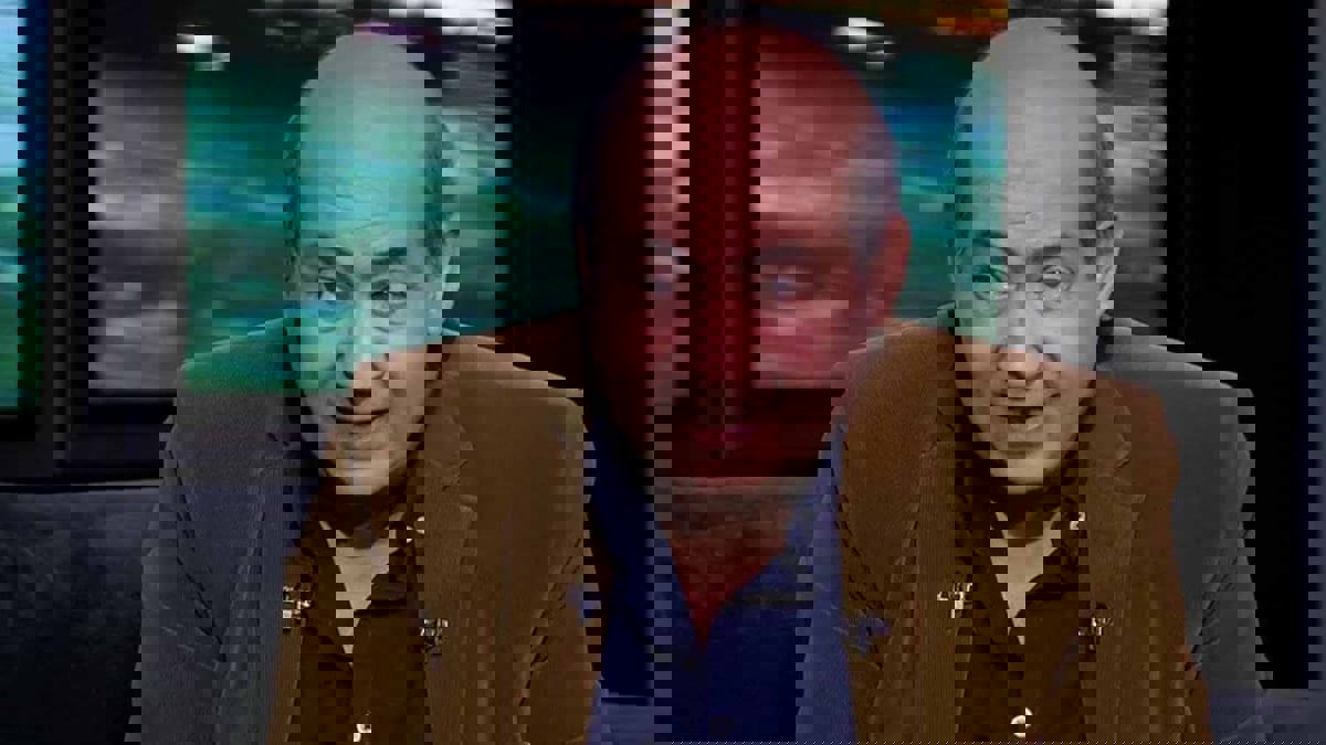 طارق الشناوي يزف خبرا "غير سار" لمذيعة على الهواء (فيديو)