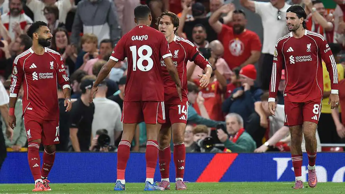 رغم هدفه الحاسم.. استبعاد نجم ليفربول من قائمة دوري أبطال أوروبا