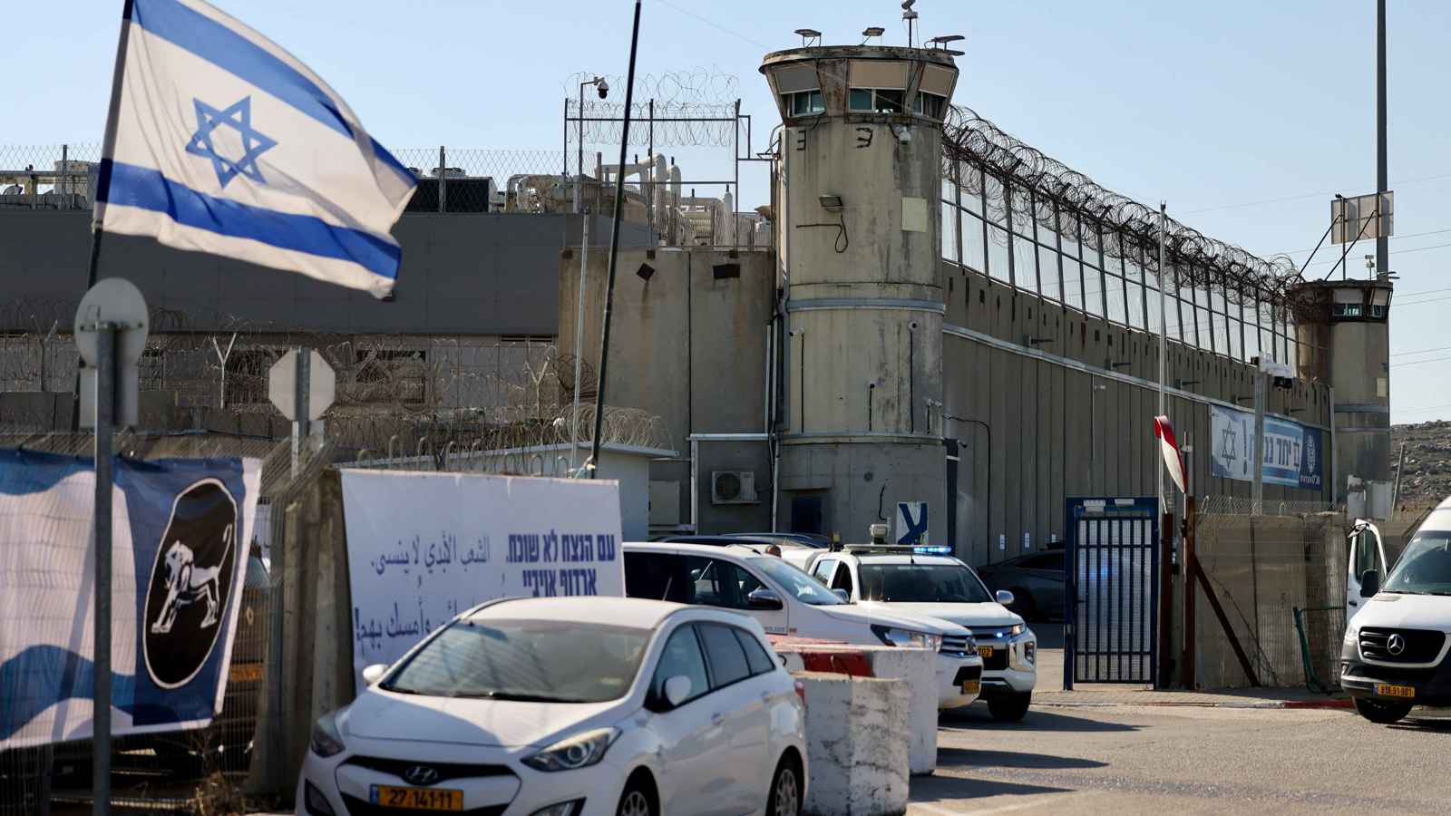 "أكبر عدد من الأسرى".. توترات في الضفة الغربية على وقع صفقة التبادل