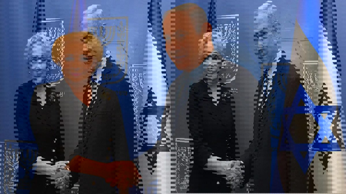 إعلان نقل سفارة رومانيا للقدس يعمق الأزمة بين الرئيس والحكومة في بوخارست