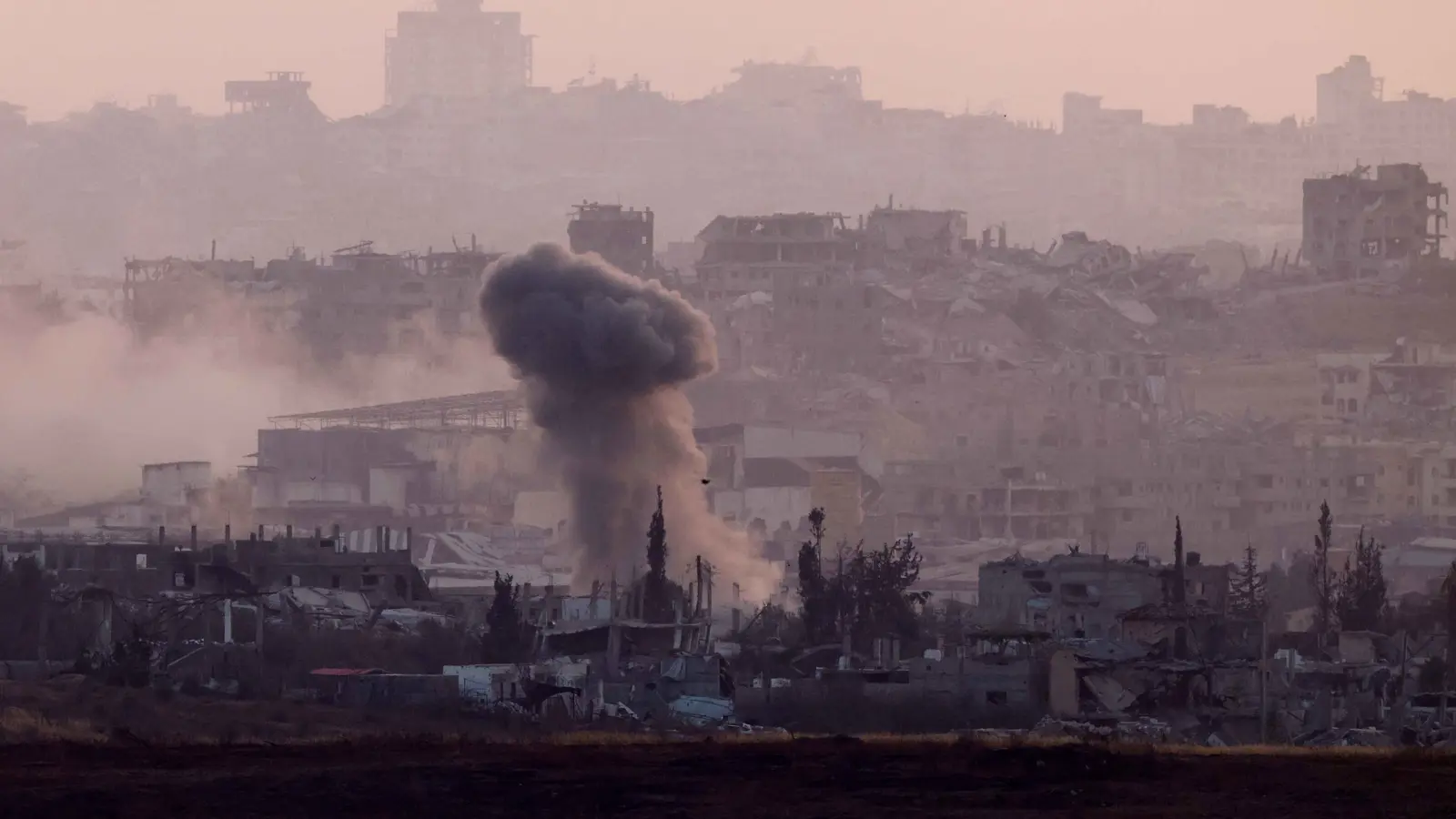 غزة.. مقتل 16 فلسطينيًا في أول أيام عيد الأضحى