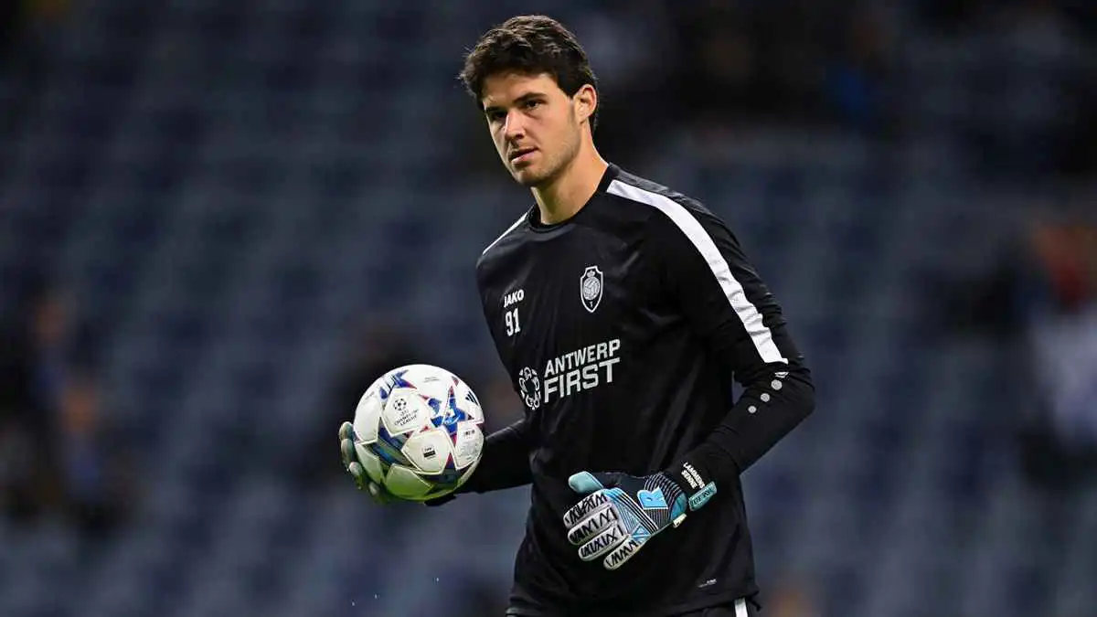 مانشستر يونايتد يحل أزمة حراسة المرمى بالاقتراب من حارس أنتويرب البلجيكي