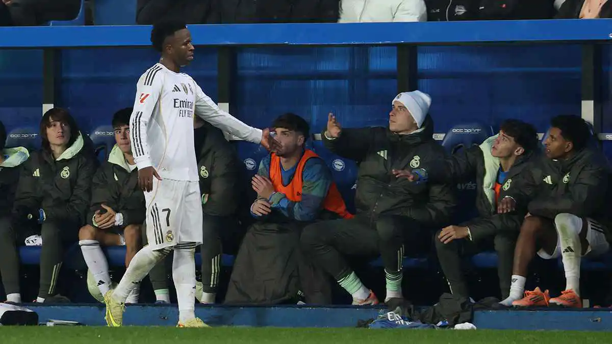 زيارة غامضة إلى دبي تفجر جدلا حول مستقبل فينيسيوس مع ريال مدريد