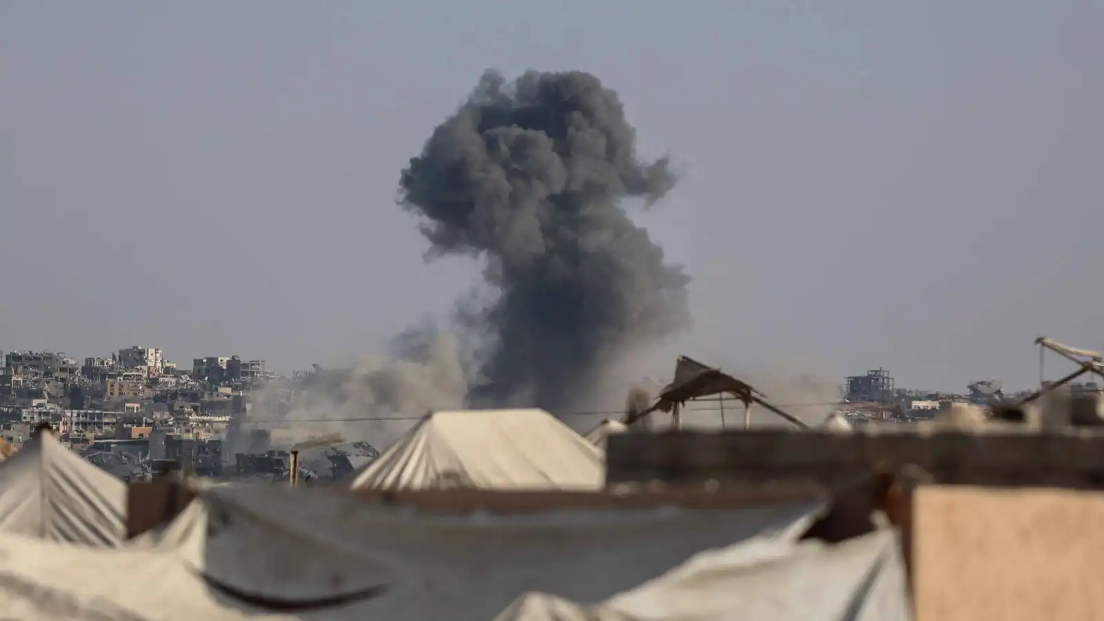 مقتل 72 فلسطينيا جراء غارات إسرائيلية على قطاع غزة