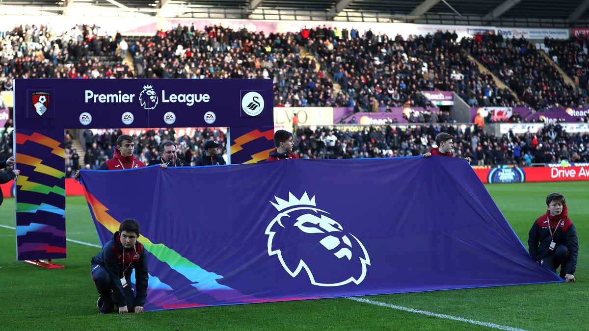 هل تستخدم رابطة الدوري الإنجليزي مؤثرات صوتية ومرئية لتعويض غياب الجمهور؟