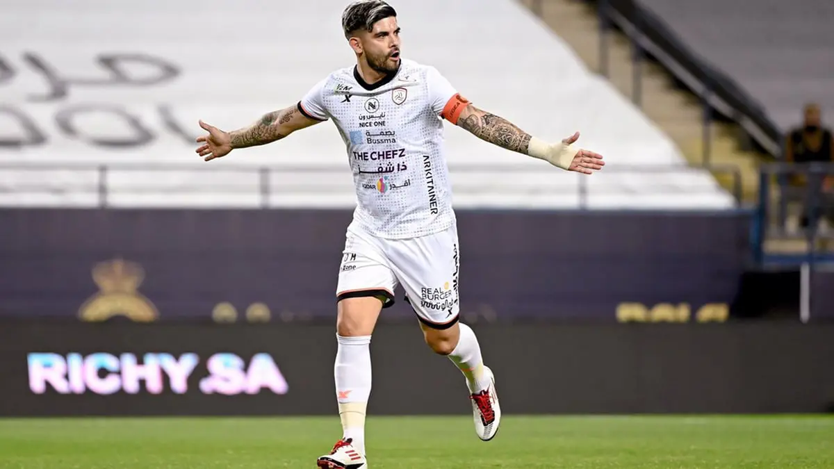 هل جدد إيفر بانيغا عقده مع نادي الشباب السعودي؟