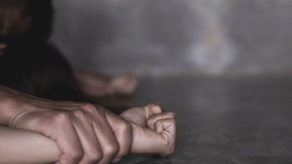 مصري يقتل ابنته بعد تهديدها له بنشر فيديوهات توثق اعتداءه عليها جنسيًا