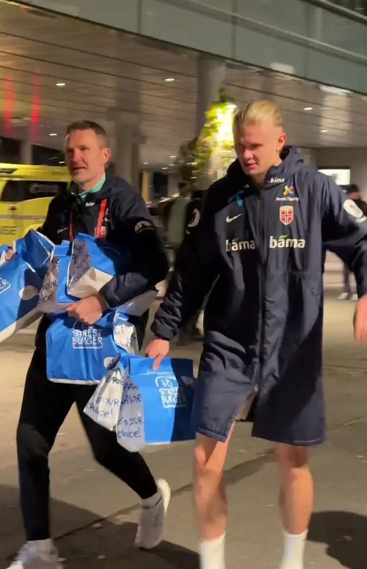 أثناء شراء هالاند للهامبورغر