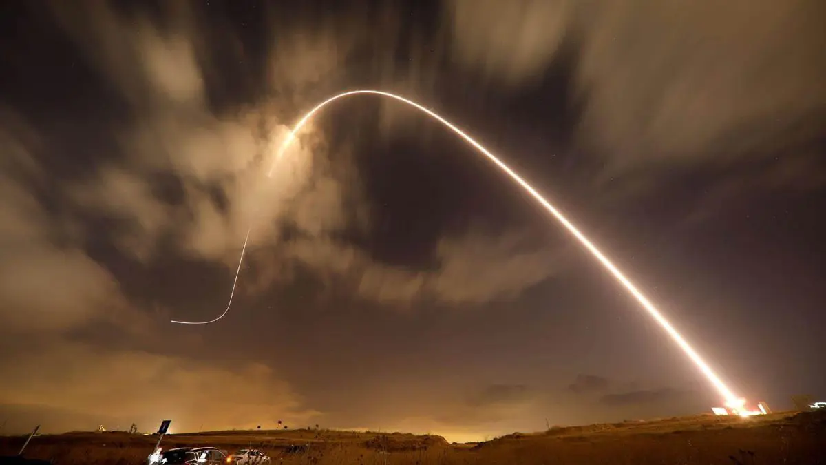 صاروخ فلسطيني يستهدف مستوطنة.. وطائرات الاحتلال تشن غارات على غزة