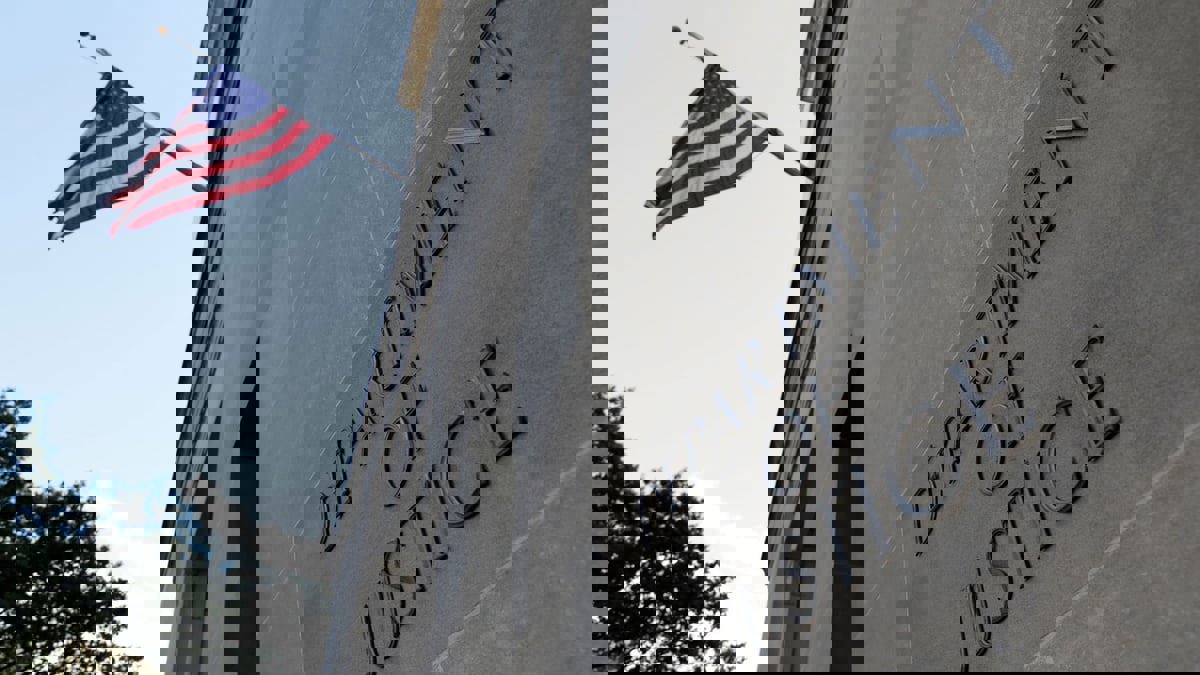 أمريكا تعتقل مالكًا روسيًا لبورصة "بيتزلاتو" للعملات الافتراضية