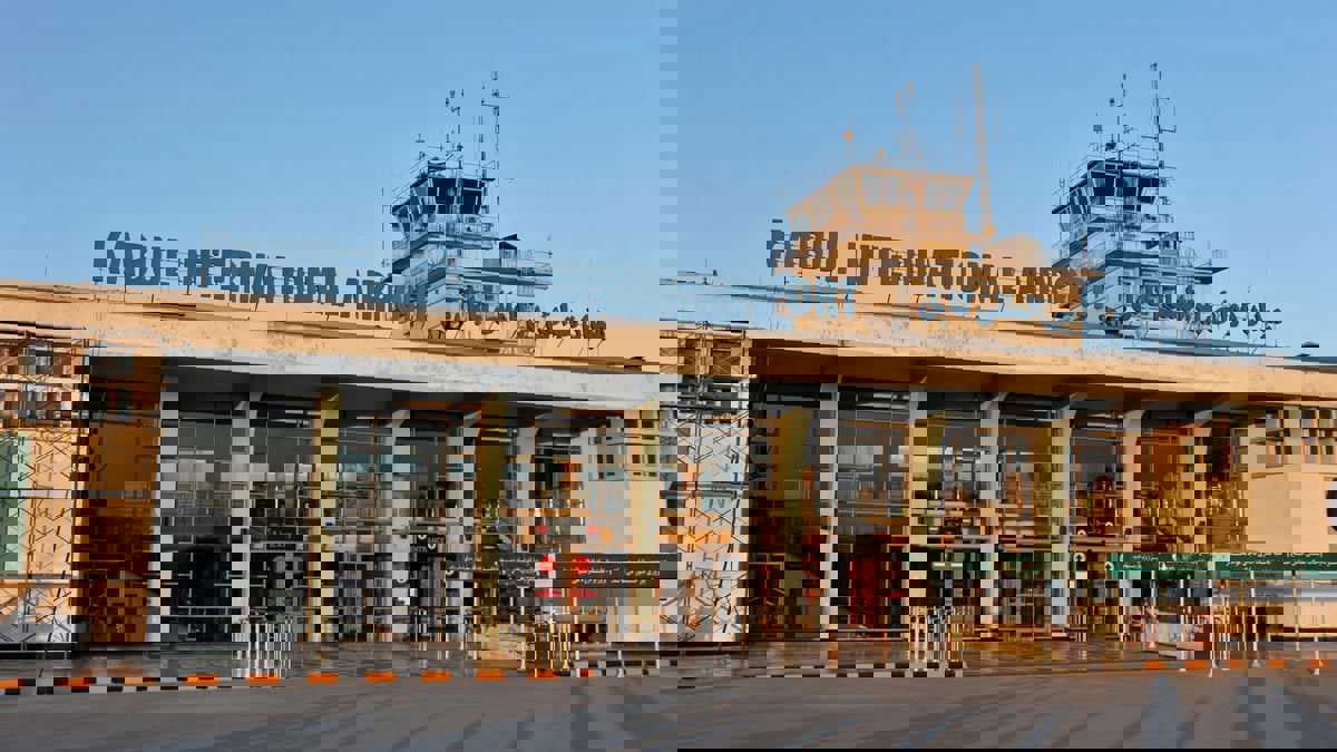 لأول مرة منذ سيطرة طالبان.. طائرة تجارية أجنبية تحط في كابول