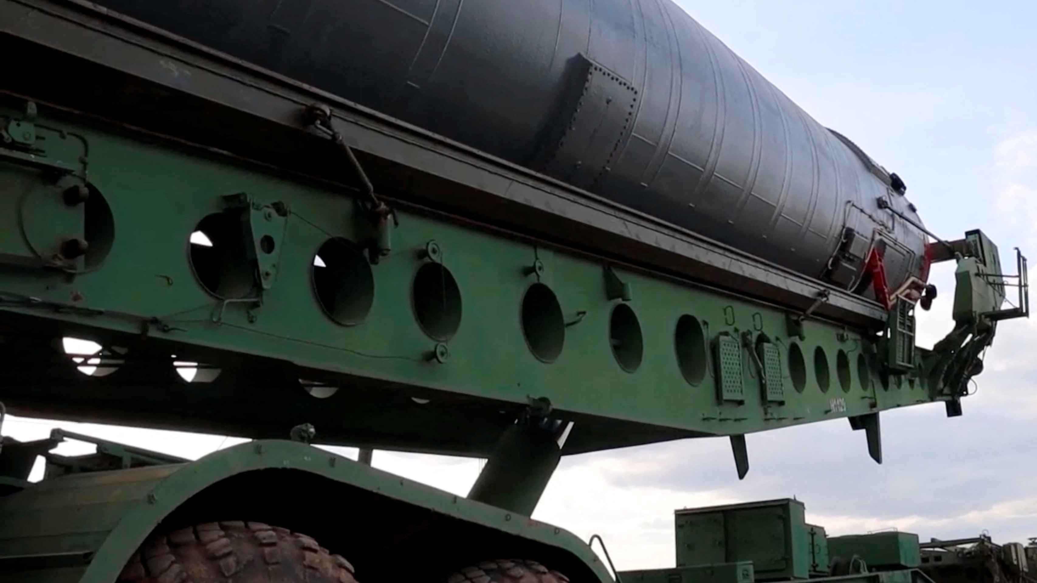 تهديدات متزايدة وتحذير روسي.. هل يدخل العالم مرحلة الردع النووي؟