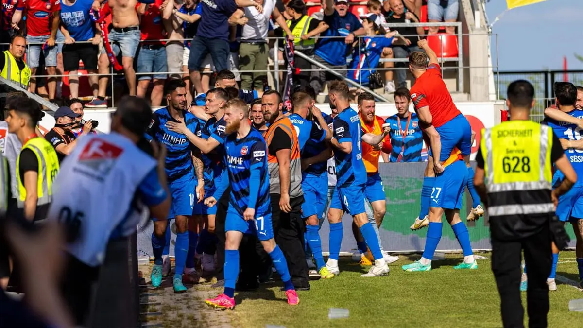 سيناريو درامي يصعد بفريق هايدنهايم للدوري الألماني على حساب هامبورغ (شاهد)