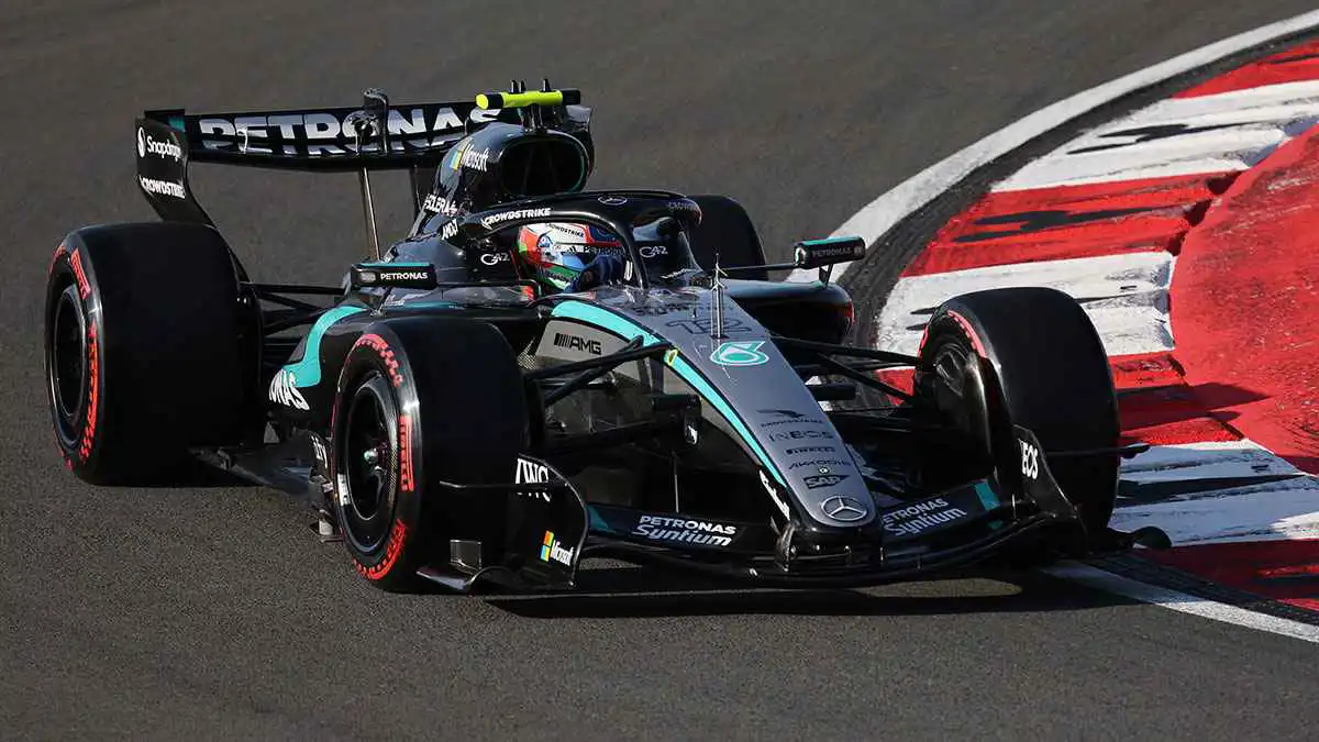 هاميلتون يشيد بأنتونيلي بعد تحقيقه رقما قياسيا لمركز أول المنطلقين بـ"فورمولا 1"