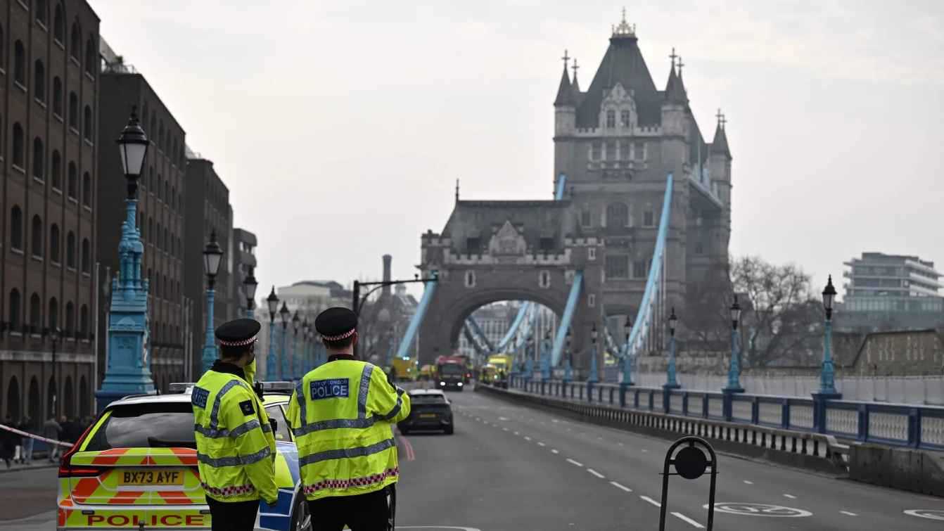 في واقعة نادرة.. قتيلان في هجوم قرب جسر البرج وسط لندن