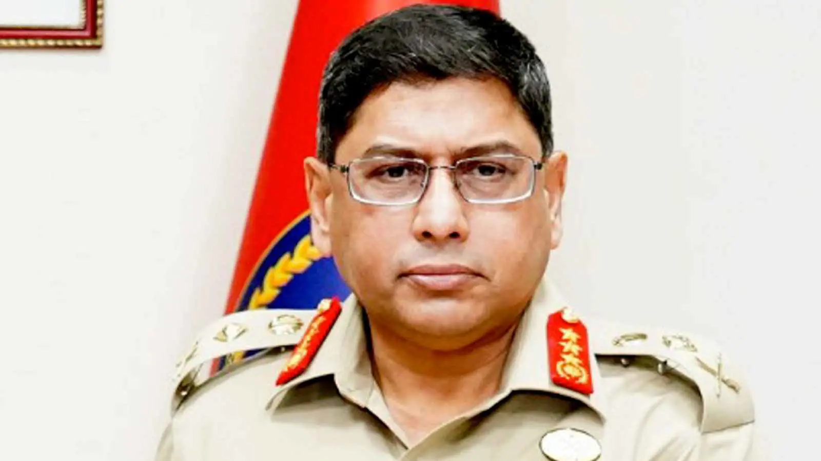 بنغلادش.. قائد الجيش يُحذر من الانزلاق إلى الاقتتال الداخلي