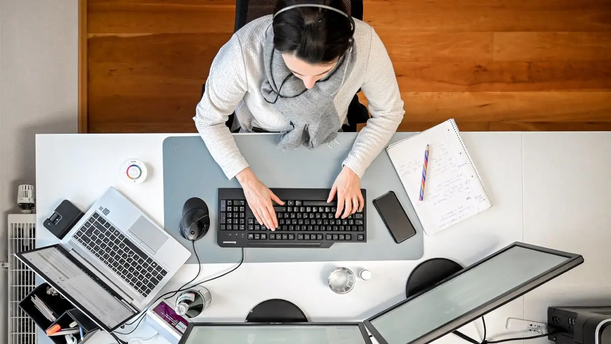 العمل عن بعد.. حل شركات التكنولوجيا لنقص المواهب