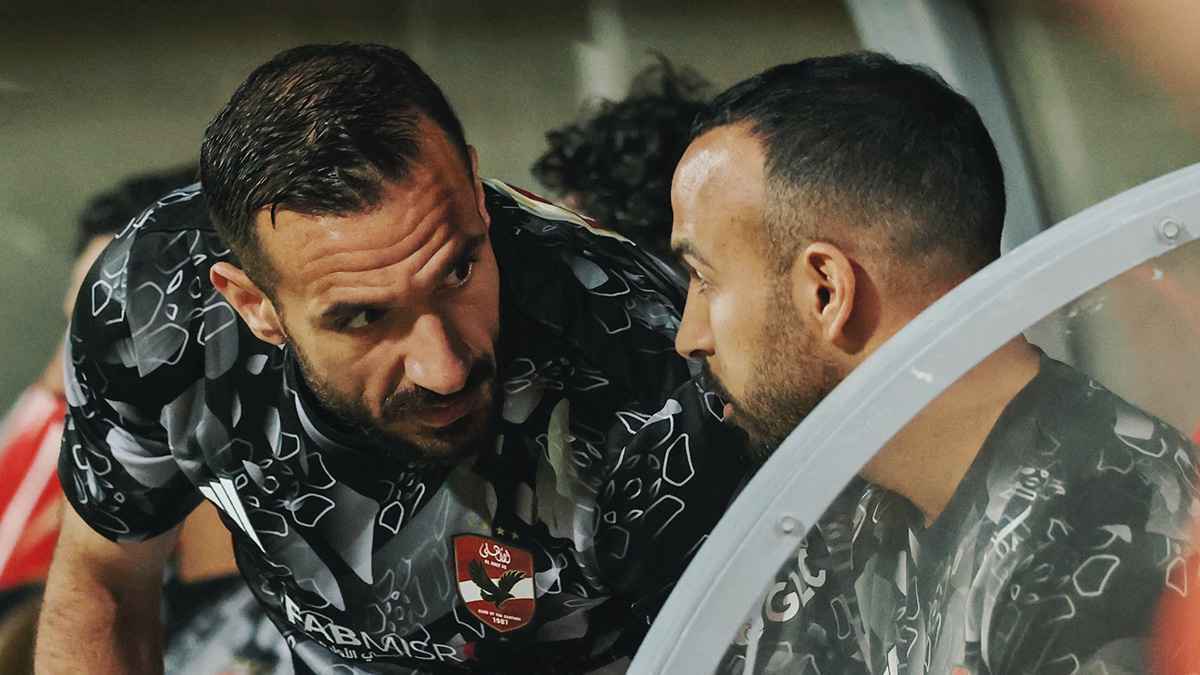 الأهلي يتخذ قرارا صادما تجاه علي معلول ونجم الفريق (فيديو)