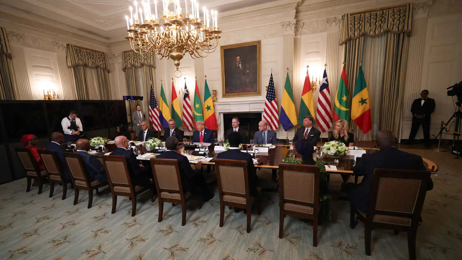 مخالفة قانونية.. ترامب يتذرع بـ"ضيق الوقت" ويؤجل قمة مع رؤساء أفريقيا