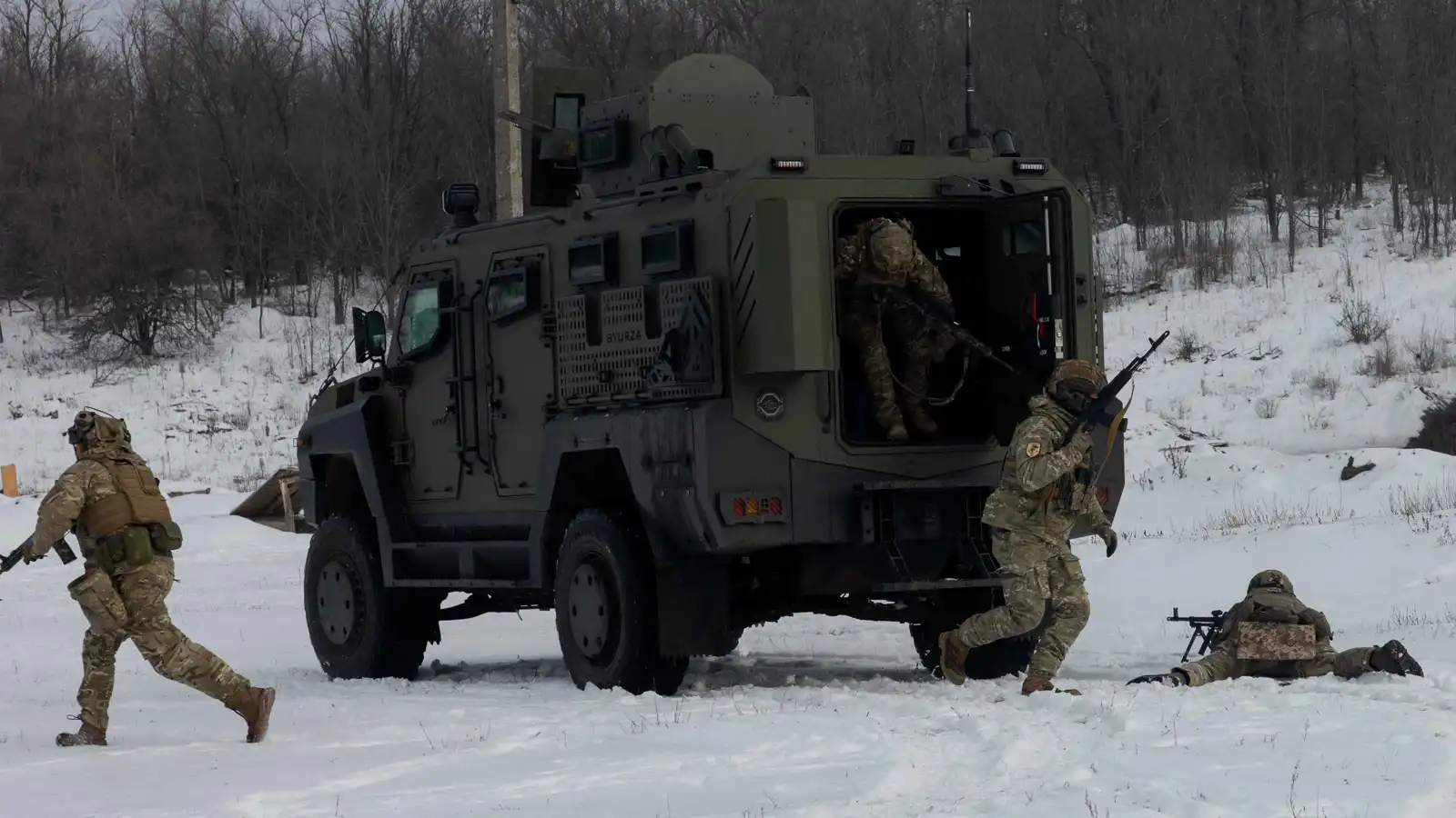 منها "إسقاط زيلينسكي".. تأثير التنازل عن دونيتسك ولوغانسك على أوكرانيا