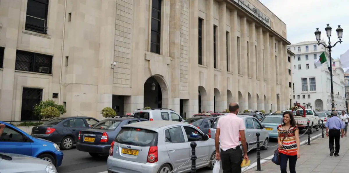 الجزائر تجمّد نشاط منظمتين تدافعان عن حقوق المرأة