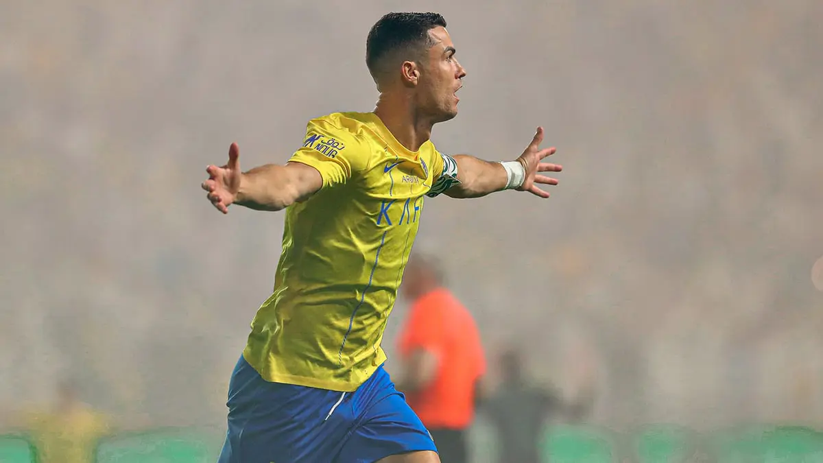 مباراة النصر والأهلي.. رونالدو يرقص العرضة احتفالا باليوم الوطني السعودي (فيديو)