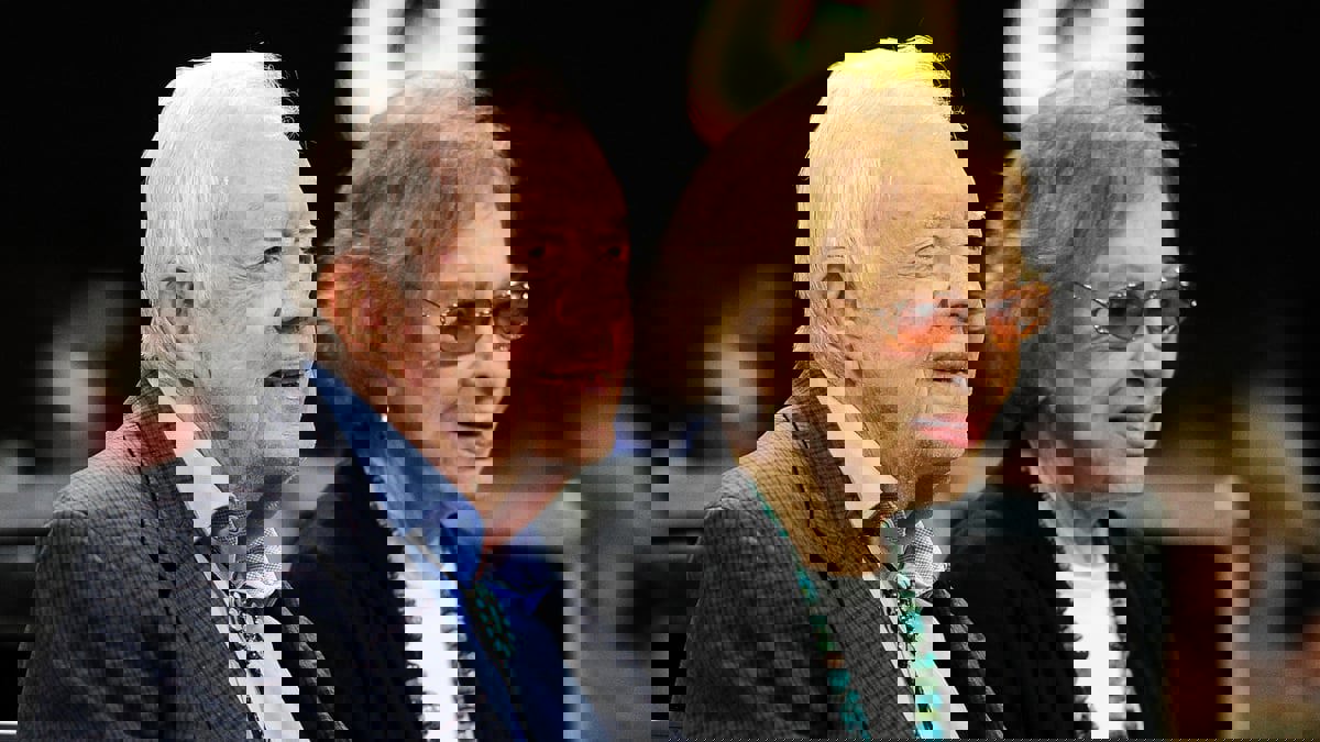 زوجة جيمي كارتر تتلقى رعاية إلى جانبه في المنزل