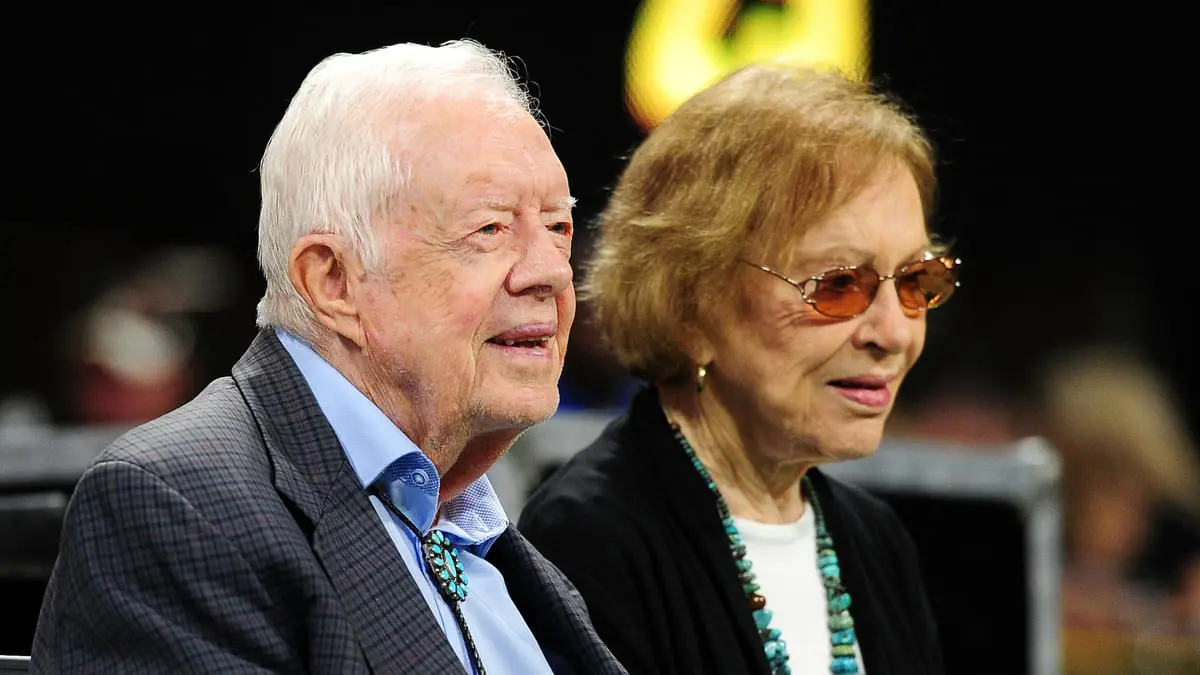 زوجة جيمي كارتر تتلقى رعاية إلى جانبه في المنزل